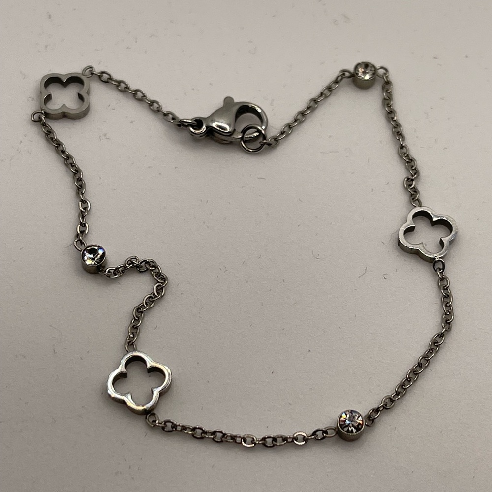 Silver tone Flower Bracelet